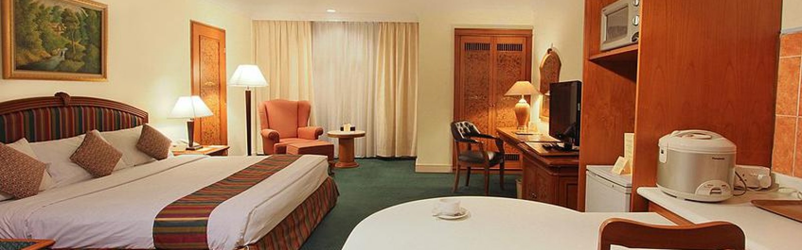 DELUXE SUITE