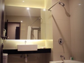 deluxe-room-bathroom